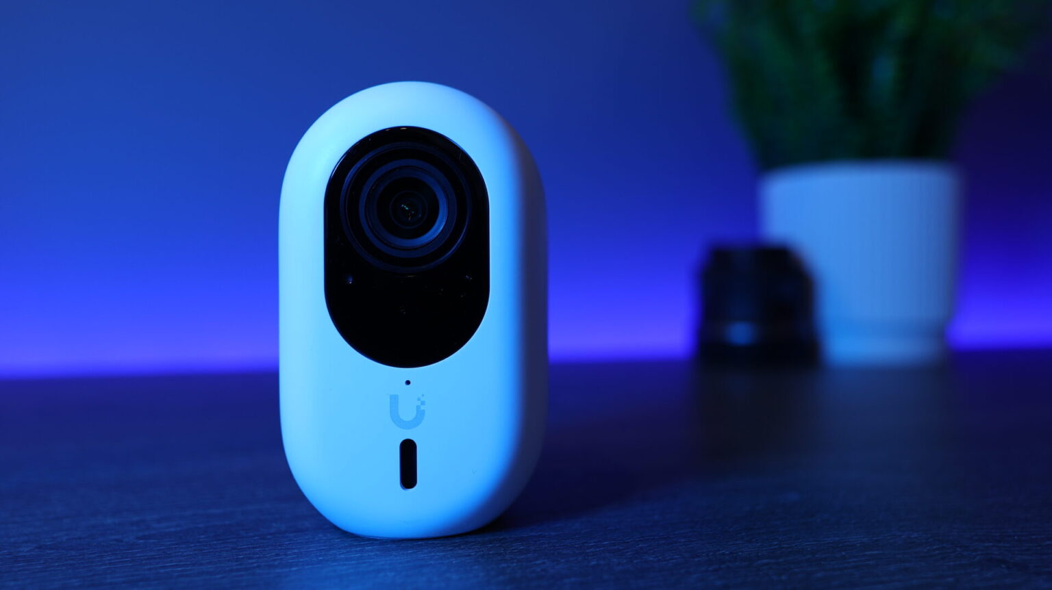 G6 Mini Camera Meet the G6 Instant: The Best Indoor/Outdoor Plug-and-Play Camera